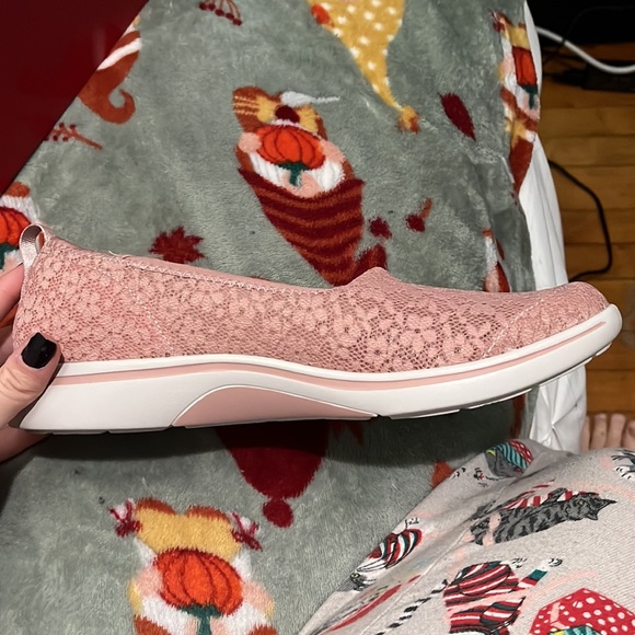 BRAND NEW SKETCHERS PINK FLORAL SLIP ON SIZE 8.5 - Picture 3 of 5